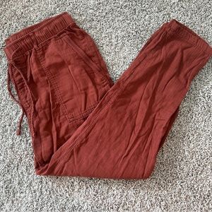 Old Navy Linen Pants! Reddish brown, fits Medium sizes (6-10)